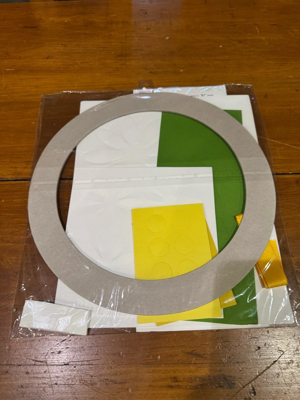 PAPER SOURCE Daisy Wreath Kit